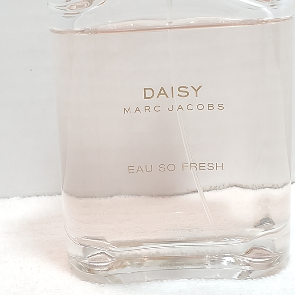 Daisy Eau So Fresh by Marc Jacobs 4.25 fl oz Bottle Spray Women's Made in France - Picture 2 of 8